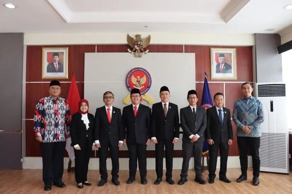 KPPU Angkat Tiga Tokoh sebagai Penasihat dan Tiga Pakar untuk Perkuat Kebijakan Persaingan Usaha.
