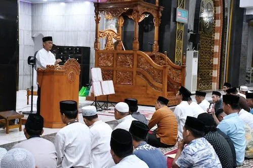 PJ Gubernur Sulbar saat melakukan safari ramadhan di kabupaten Polewali Mandar
