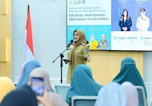 Wakil Gubernur Sulawesi Selatan, Fatmawati Rusdi pada kegiatan Fasilitasi Literasi Digital untuk Perempuan, Anak, dan Komunitas (Dok: Ist)