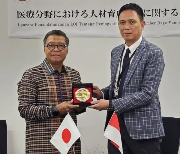 Sekprov Sulbar saat melakukan penandatanganan letter of Intens (Lol) dengan Kai ko Kai Cooperation di Nagoya Jepang (Dok : Ist).