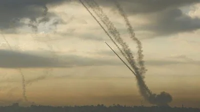 Ilustrasi. Roket Hamas saat diluncurkan ke wilayah pendudukan Israel. (REUTERS)