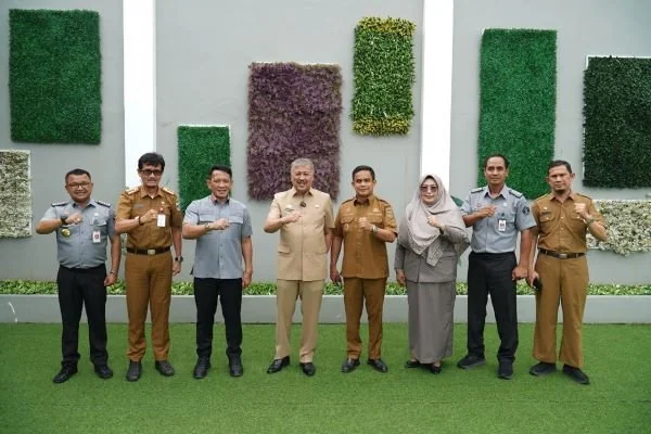 Kanwil Kemenkum Sulsel meninjau dua kawasan pengrajin lokal di Kabupaten Pinrang (Dok : Ist).
