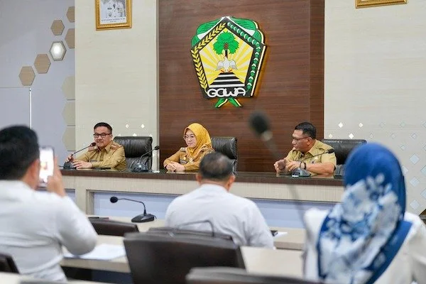 Sekprov Sulsel Jufri Rahman saat memimpin seleksi JPT Kabupaten Gowa (dok. Ist)