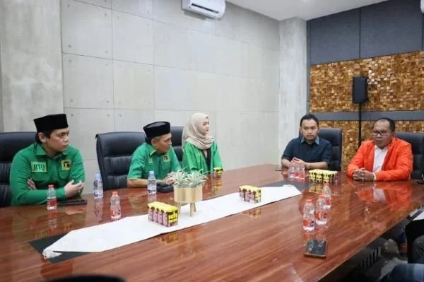 Danny Pomanto bakal calon Gubernur Sulsel, mengembalikan formulir bakal calon Gubernur di kantor DPW PPP Sulsel, Kamis (23/5).