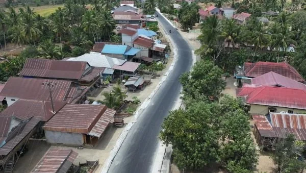 4 tahun jalan berdebu, warga Bone kini bersyukur Ujung Lamuru–Palattae diperbaiki (Dok: Ist)