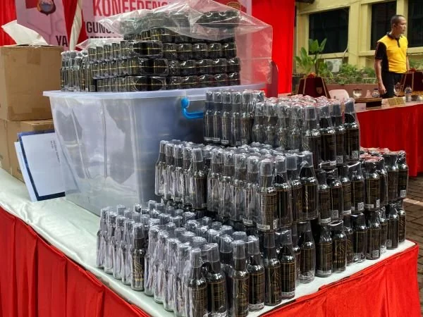 Produk skincare yang disita Polda Sulsel  (Dok: Atri KabarMakassar).