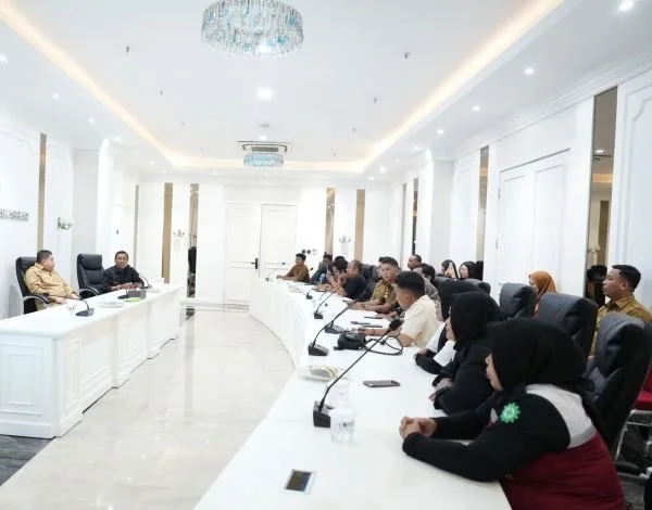 Audiensi Wali Kota Makassar Munafri Arifuddin dengan Konfederasi Persatuan Buruh Indonesia terkait rencana pelaksanaan May Day Fest 2026, (Dok: KabarMakassar).