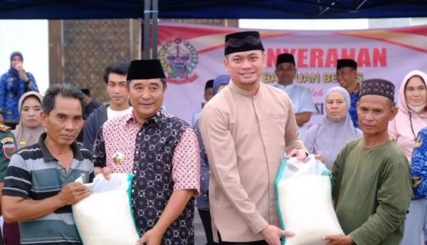 Pj Gubernur Sulsel, Bahtiar Baharuddin (dua dari kiri) dan Bupati Gowa, Adnan Purichta Ichsan (dua dari kanan), Senin, (18/3).