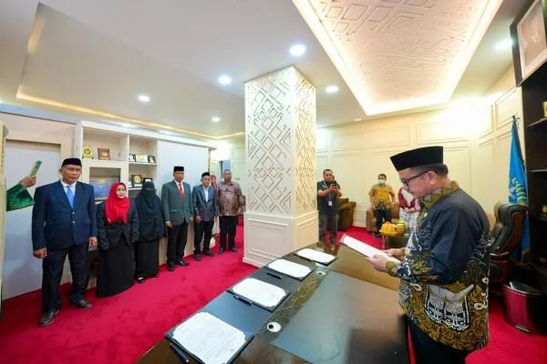Sekprov Sulsel Jufri Rahman melantik empat  pejabat fungsional ahli utama (dok. Ist)
