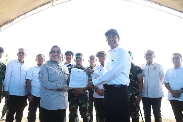 Mentan saat berada di kabupaten Mamuju
