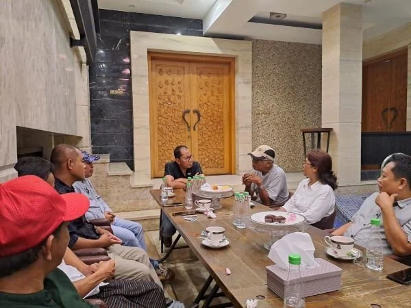 Danny Pomanto bersama para petani dari Luwu (Dok: Ist)