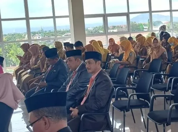Pemkab Bulukumba kembali menggelar mutasi jabatan, terdapat delapan pejabat Eselon II termasuk sejumlah kepala Dinas yang turut dimutasi.