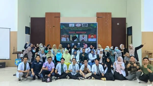 Komite Medik RSUD H. Andi Sulthan Dg Radja (HASDR) Bulukumba bekerja sama dengan Ikatan Dokter Indonesia (IDI) Cabang Bulukumba menggelar Simposium Ilmiah bertema “Acute Abdomen”. Dok. Ist