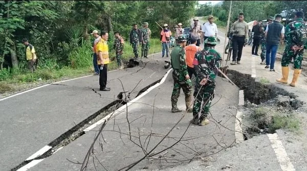 Kondisi Jalan Poros  Buntao'- Rantebua, Toraja Utara, (Dok : Jerni Bening).