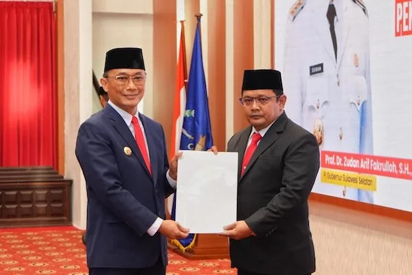 PJ Bupati Bantaeng  Andi Abubakar  Saat Terima SK Perpanjangan Jabatan  ist
