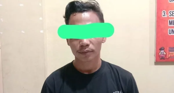 Pelaku saat berhasil diamankan polisi (Dok : ist).
