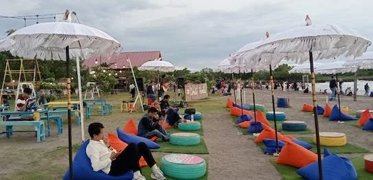 Suasana Santai di Cerita Pantai, (Dok. Kabar Makassar)
