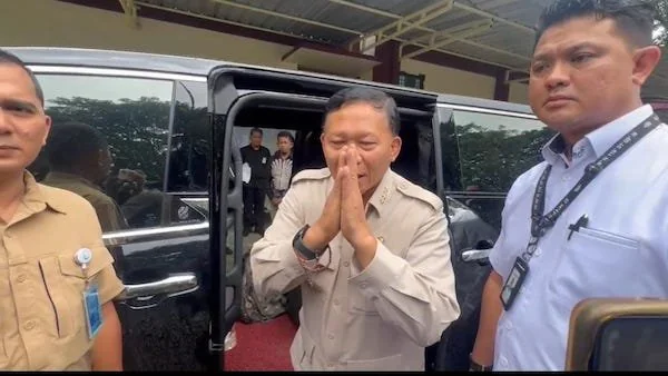 Wakil Menteri Kelautan dan Perikanan, Didit Herdiawan, setelah mengunjungi keluarga korban.