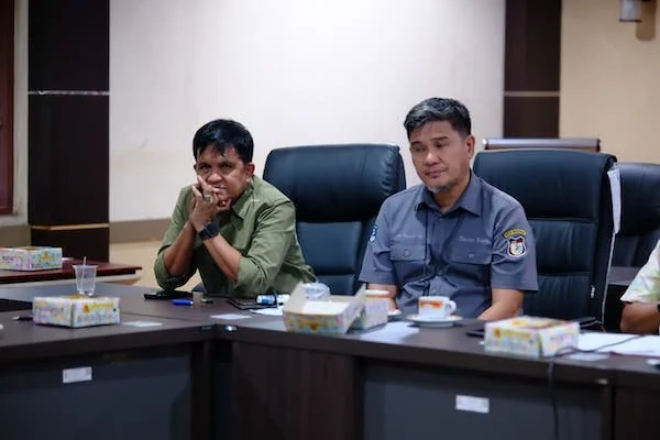 Direktur Utama Perumda Parkir Makassar Raya, Adi Rasyid Ali (Abu-abu) (Dok: Ist).
