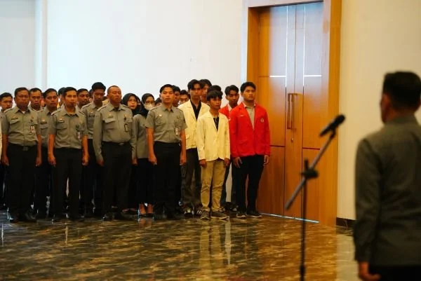 Apel pagi yang diikuti oleh seluruh jajaran pegawai, termasuk Pegawai Pemerintah dengan Perjanjian Kerja (PPPK), di Aula Pancasila Kanwil Kemenkum Sulsel (Dok : ist).