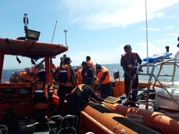 Tim SAR gabungan kembali mencari tiga Anak Buah Kapal (ABK) KLM Asia Mulia GT 418 yang  tenggelam di perairan Kabupaten Bantaeng - Jeneponto (Dok : Ist).