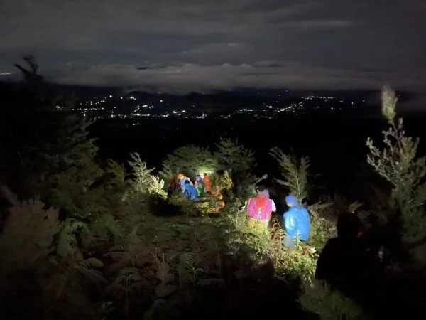 Proses evakuasi pendaki di Gunung Bawakaraeng.