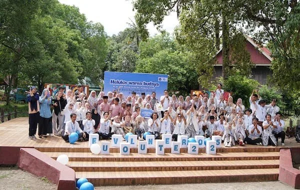 Kegiatan Melukis Warna Budaya di Benteng Somba Opu yang digelar oleh Mahasiswa Universitas Muhammadiyah Makassar (Dok: Ist)