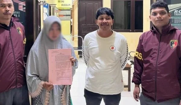 Tim Resmob Polres Takalar berhasil meringkus seorang ibu rumah tangga (IRT) berinisial HI (38), pelaku spesialis penipuan dengan modus bantuan sosial. (Dok: Ist)