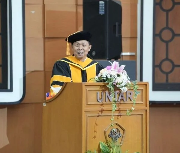 Hendra Noor Saleh meraih gelar doktor Ilmu Manajemen di Universitas Tarumanagara (Untar) Jakarta. Dok. Ist