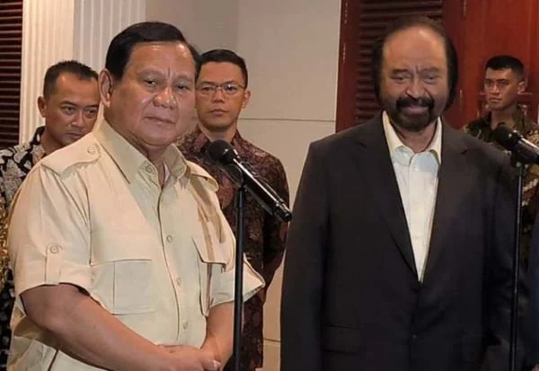 Presiden terpilih Prabowo Subianto (kiri) usai bertemu Ketua Umum Partai Nasdem Surya Paloh di Kertanegara, Jakarta (Dok : Int).