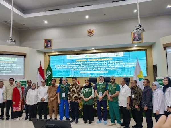 Menteri Kesehatan Budi Gunadi Sadikin saat Meresmikan Kerja Sama antara RSUP Dr. Wahidin Sudirohusodo Makassar dengan King Salman Relief, (Dok: Sinta Kabar Makassar).