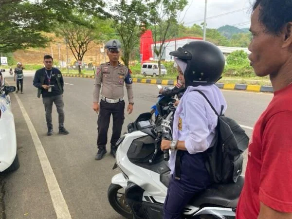 Personel Ditlantas Polda Sulbar saat melakukan operasi Zebra (Dok : Ist).