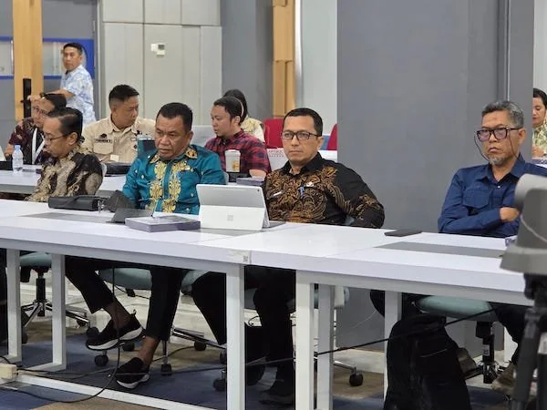 Kadis KominfoSS Sulbar, Muhammad Ridwan Djafar saat menghadiri Forum sosialisasi Layanan BLU BAKTI di Ruang Rapat BBLSDM Komdigi Makassar(dok:ist)