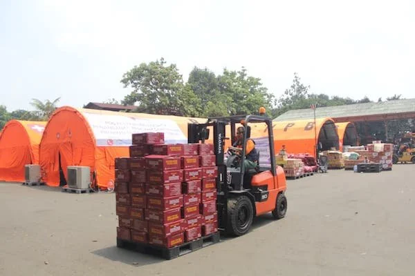 Pos Dukungan Logistik Nasional (Posduklognas) di Baseops Lanud Halim Perdanakusuma, Jakarta, menyiapkan dan mendistribusikan bantuan logistik bagi masyarakat terdampak bencana di Nusa Tenggara Timur (NTT), (Dok: Ist).