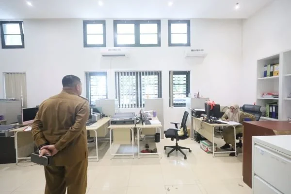 Wali Kota Makassar Munafri Arifuddin saat Sidak Beberapa Ruangan di Balaikota Makassar (Dok: Ist).