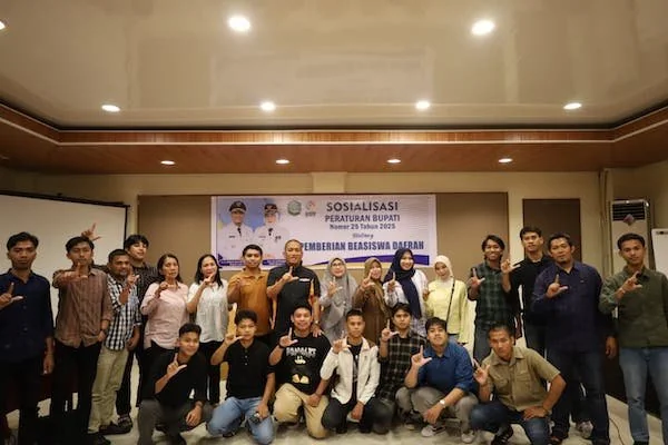 Bupati Lutim IBAS Jawab Langsung Keluhan Mahasiswa Soal Beasiswa. Dok. Ist