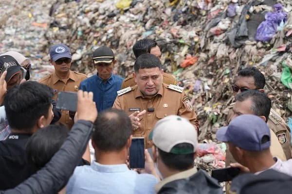 Wali Kota Makassar Munafri Arifuddin saat Berada di TPA Antang (Dok: KabarMakassar).