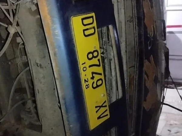 Kondisi mobil kontainer yang ditumpangi Latif saat terguling di Ruas Jalan Manjangloe (Dok : Ullah KabarMakassar).