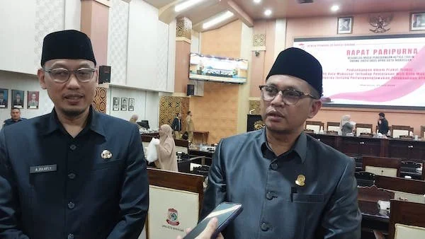 Sekda Kota Makassar Zulkifly Nanda, (Kiri), (Dok: Sinta KabarMakassar)