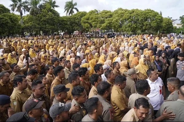 Suasana PPPK Demo di Halaman Kantor Wali Kota Tidore Kepulauan (Dok: Ist).
