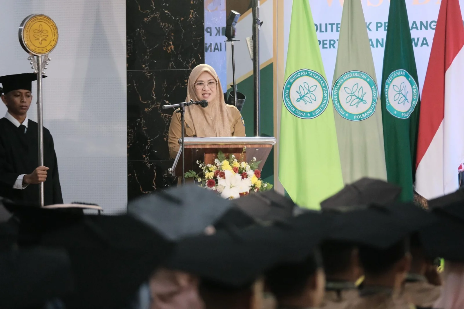 Bupati Gowa, Sitti Husniah Talenrang menghadiri Wisuda Politeknik Pembangunan Pertanian Gowa 2026 (Dok: Ist)