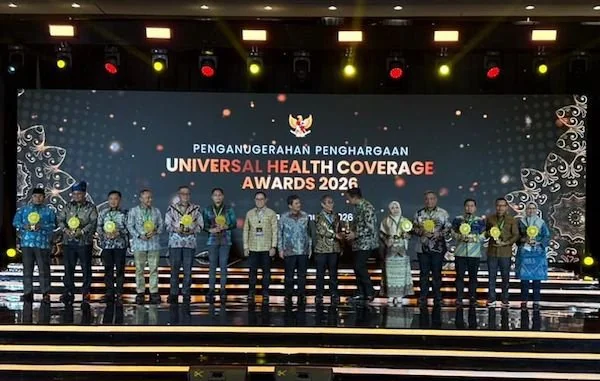 Bupati Bantaeng Uji Nurdin menerima  penghargaan (UHC) Award tahun 2026
dari Menteri Koordinator Bidang Pemberdayaan Masyarakat, Kemayoran, Jakarta Pusat
