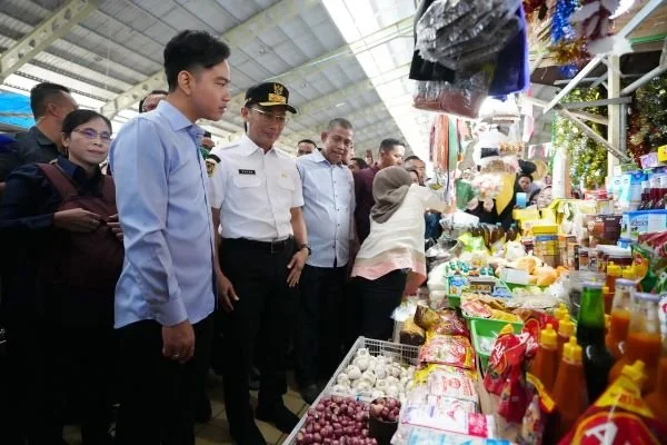 Pj Gubernur Sulsel, Prof Zudan Arif Fakrulloh dan Wapres RI, Gibran Rakabuming Raka di Maros (Dok: Ist)
