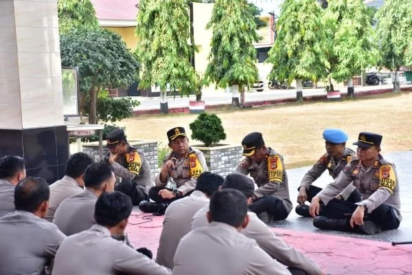 Kapolres bulukumba Saat meberikan 
Arahan Kepada Anggota Polres Bulukumba (Dok : Ist).