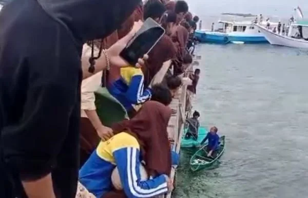 Kepala Sekolah SMP Tarupa, Kepulauan Selayar, Sulawesi Selatan, Adil (50) yang sempat dilaporkan hilang saat melaut ditemukan dalam keadaan selamat. Dok. Ist