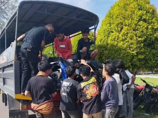 Sejumlah kendaraan balap liar saat diamankan di kantor Mapolres Jeneponto (Dok : ist).