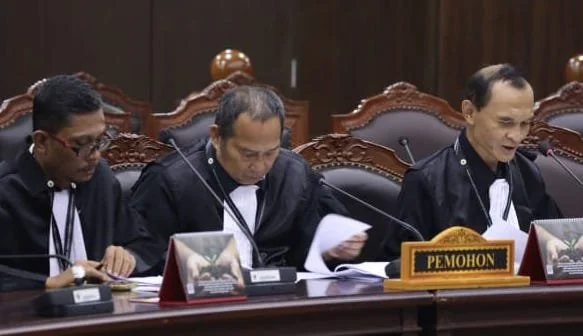 Para kuasa hukum dan pemohon pengujian Undang-Undang Nomor 18 Tahun 2008 tentang Pengelolaan Sampah Menyampaikan Perbaikan Permohonan (Dok: Ist).