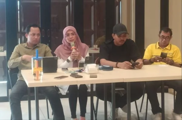 Konferensi pers, Wakil Bupati Maros Suhartina Bohari (Dok: Ist).
