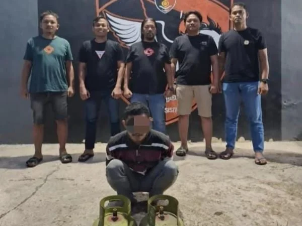 Tim Resmob Pegasus Satreskrim Polres Jeneponto saat mengamankan pelaku dan barang bukti (Dok : Ist).