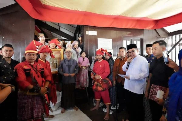 Sekprov Sulsel, Jufri Rahman saat menghadiri pelepasan jenazah Raja Gowa XXXVIII (Dok: Ist)